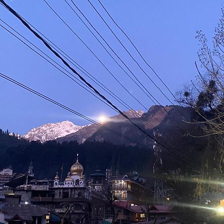 The Prasher Lodge Mall Road Manali Exteriör bild
