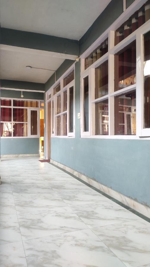The Prasher Lodge Mall Road Manali Exteriör bild