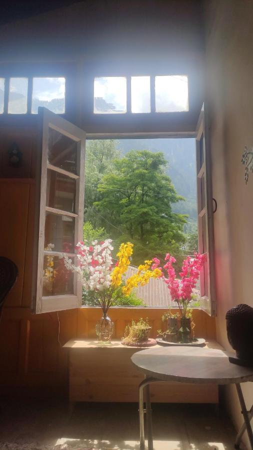 The Prasher Lodge Mall Road Manali Exteriör bild