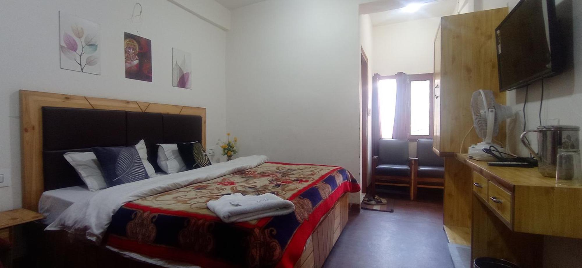 The Prasher Lodge Mall Road Manali Exteriör bild