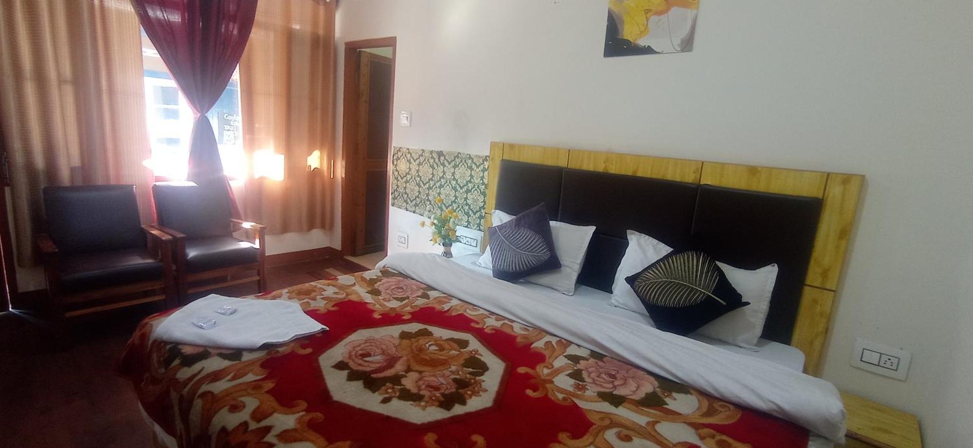 The Prasher Lodge Mall Road Manali Exteriör bild