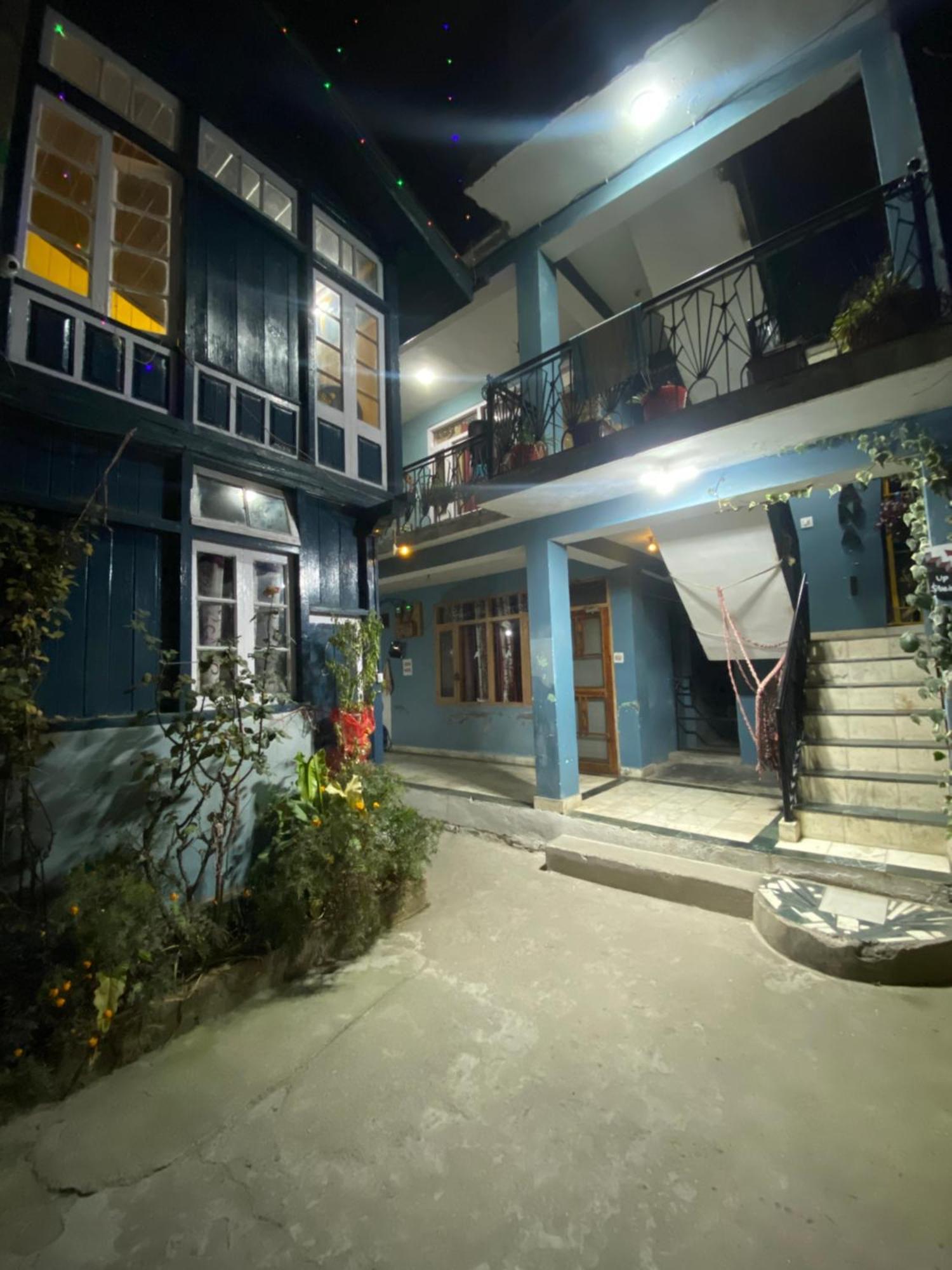 The Prasher Lodge Mall Road Manali Exteriör bild
