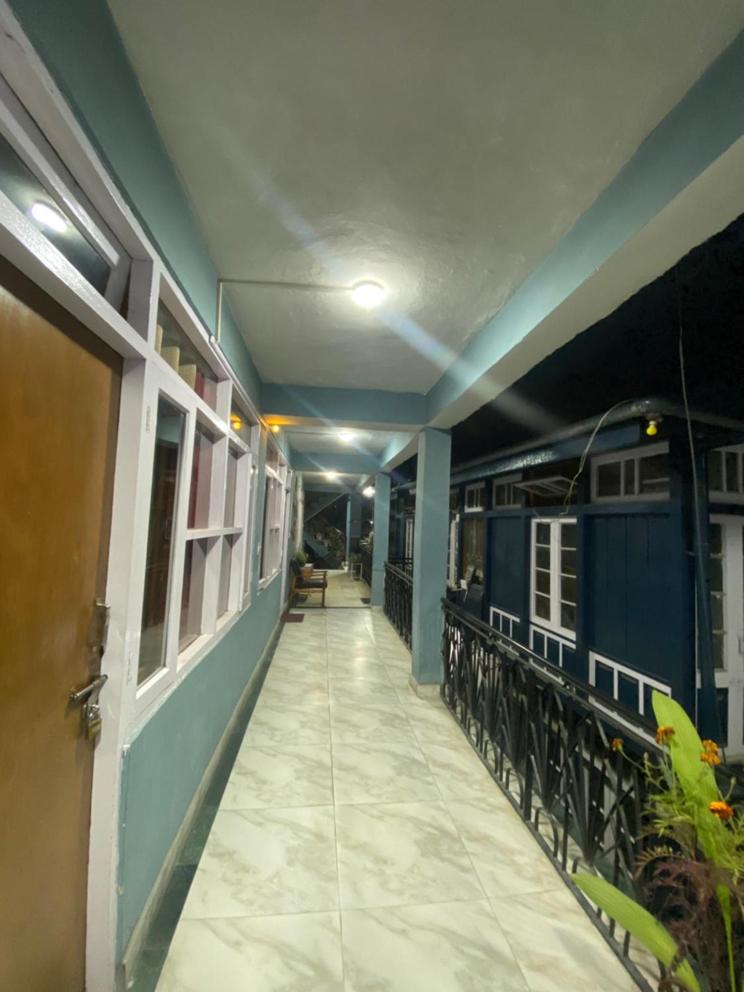 The Prasher Lodge Mall Road Manali Exteriör bild